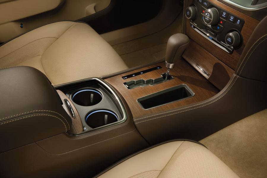  Chrysler 300C Luxury Series 2012 года  (фото 4 из 16)